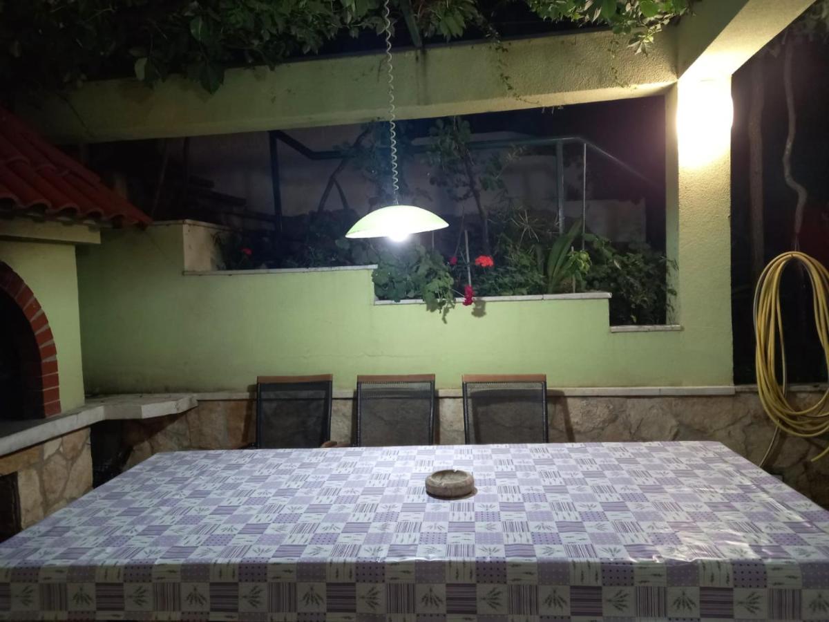 Apartamento Jelena Omiš Exterior foto